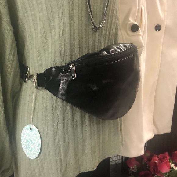 Genuine Leather Shiny Large Black Patent Leather Fanny Pack - Picture 3 of 5